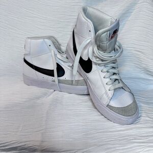 Nike Blazer Mid '77 High Top Sneakers‎ Classic Style White Black Size